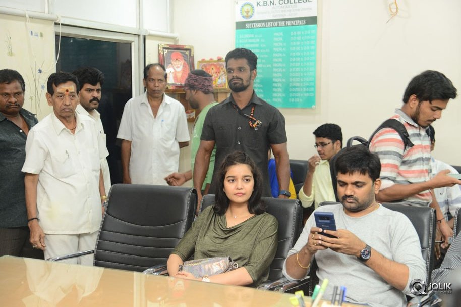 London-Babulu-Movie-Team-at-KBN-College-Vijayawada